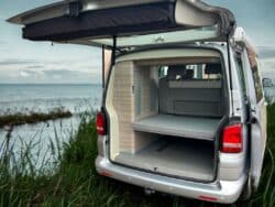 amortiguador hidraulico bombin de maletero T5